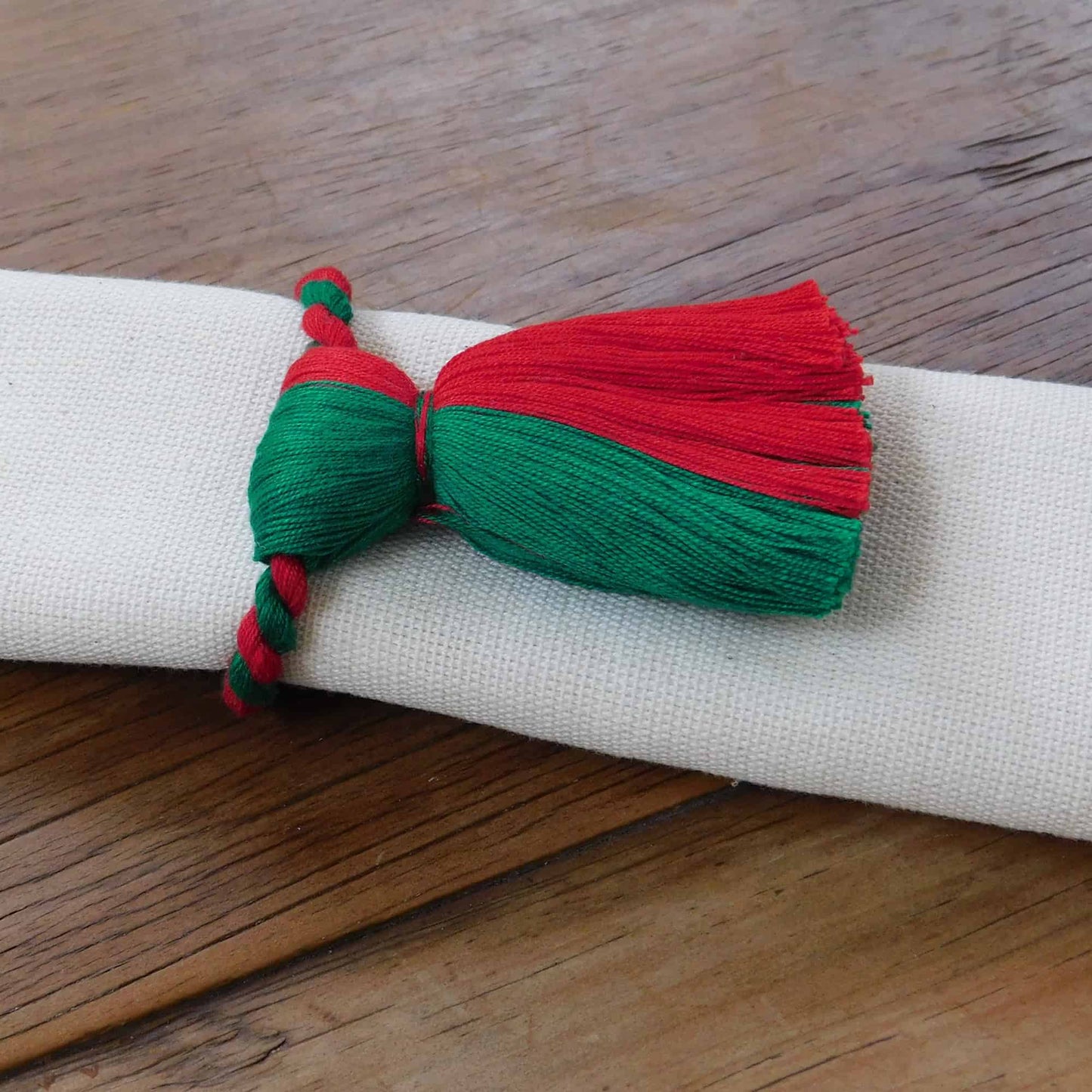 Servilleteros coloridos de borlas