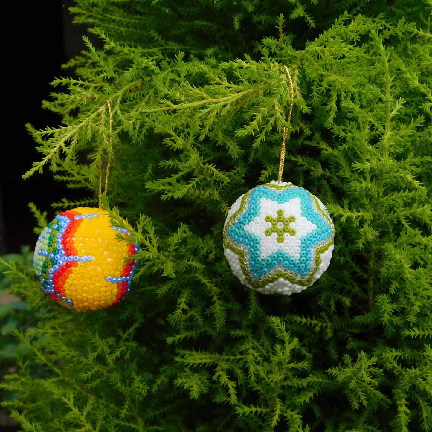 Adorno esfera de mostacilla