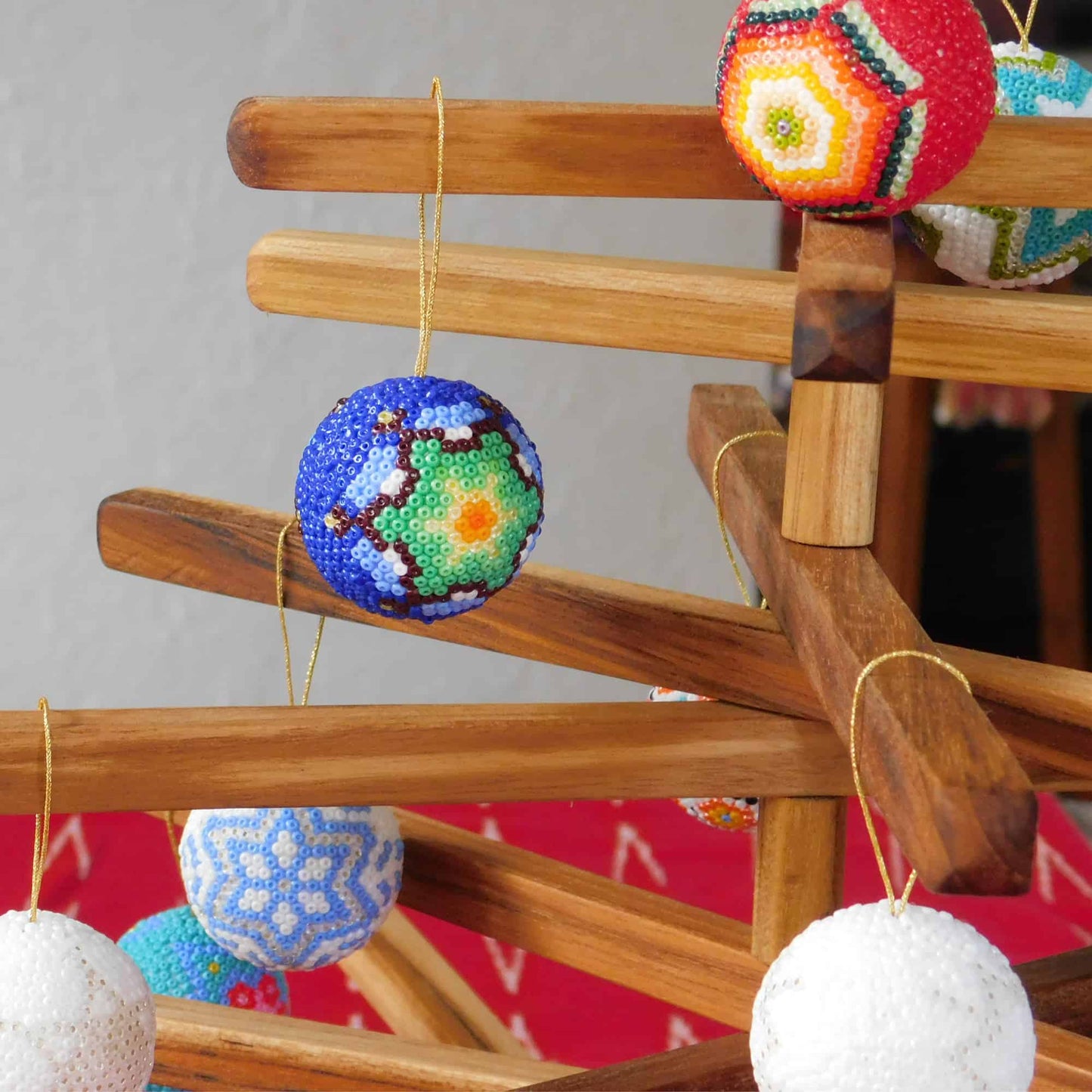 Adorno esfera de mostacilla