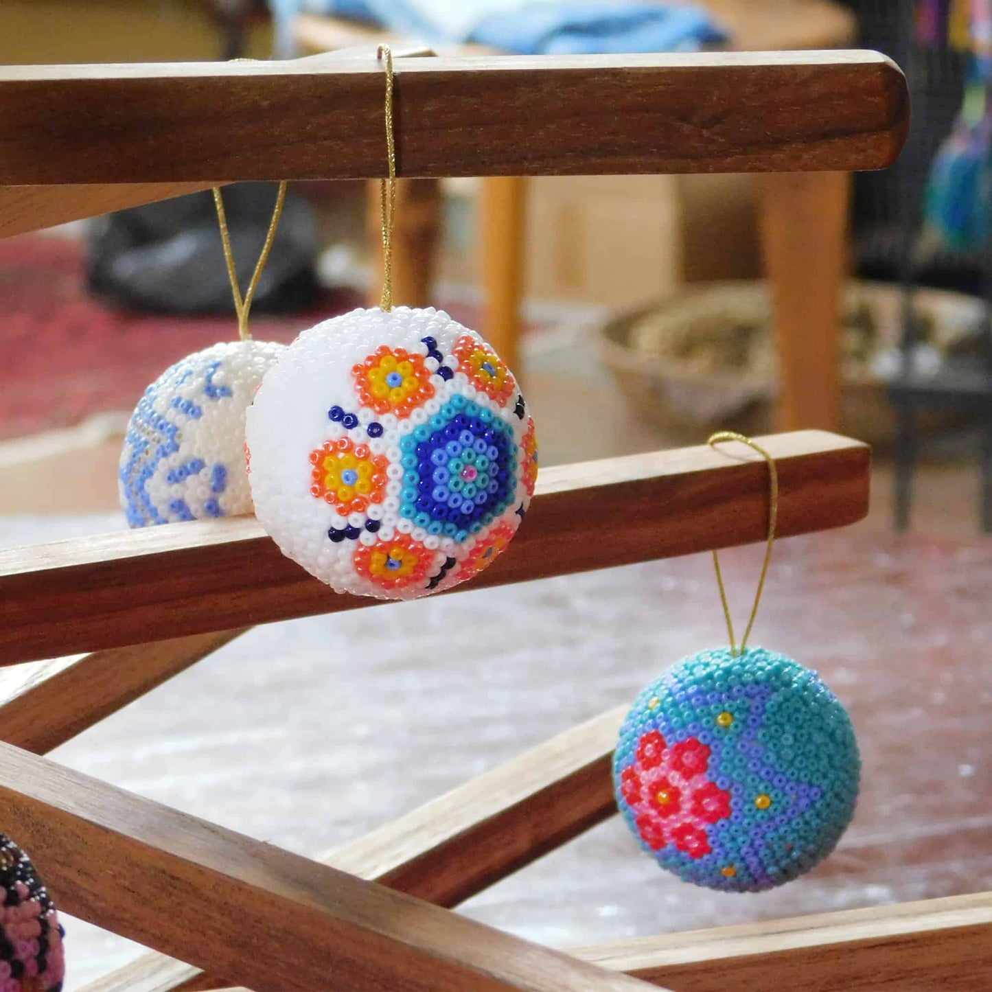 Adorno esfera de mostacilla