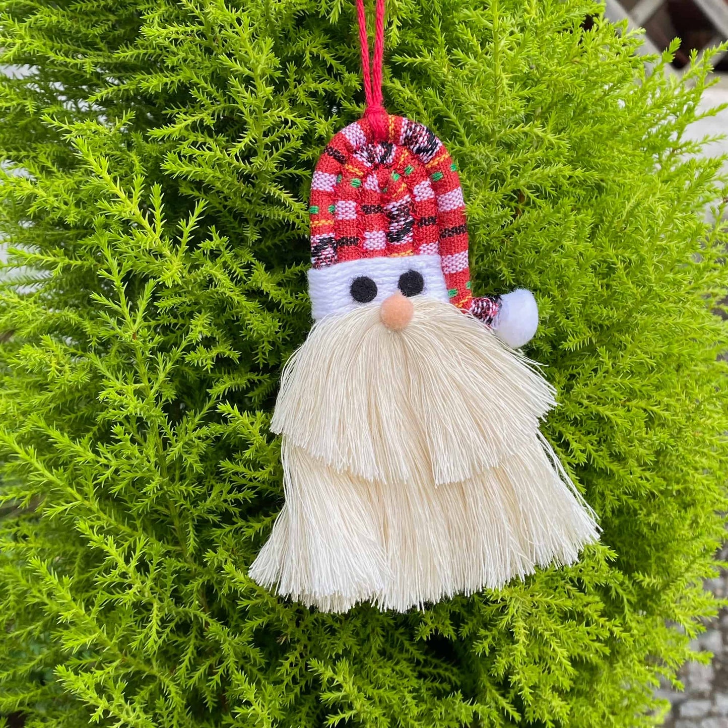 Adorno Santa Claus con gorro típico