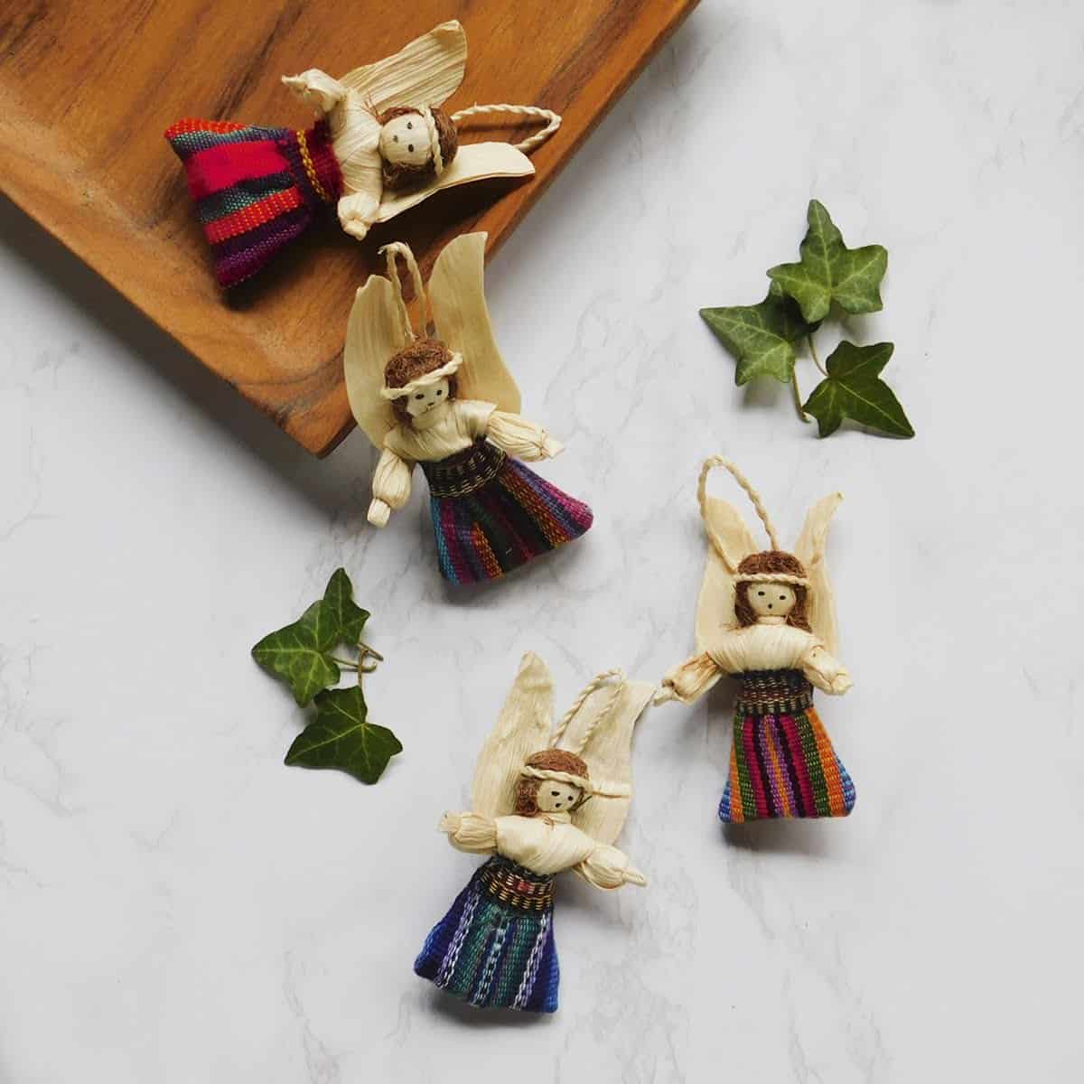 Adorno navideño ángel de tuza con falda típica