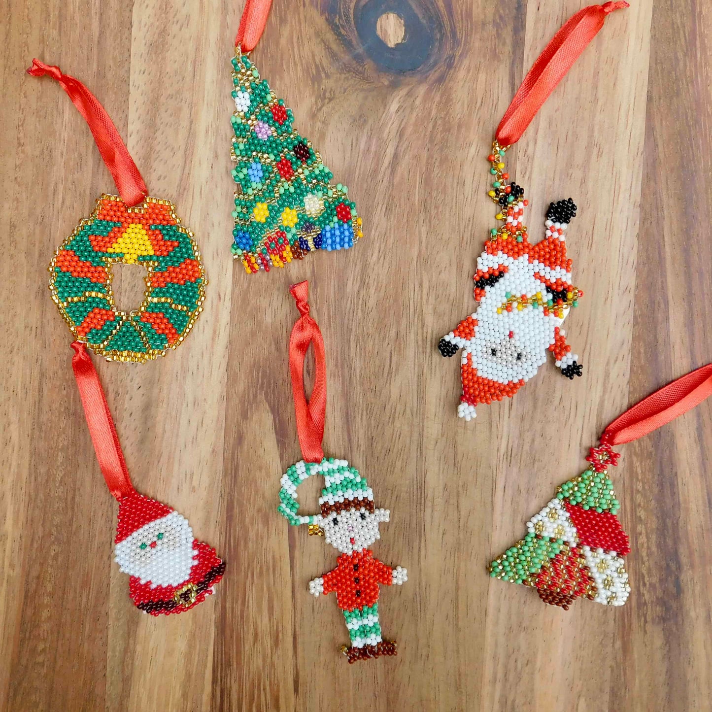 Adornos de mostacilla surtidos