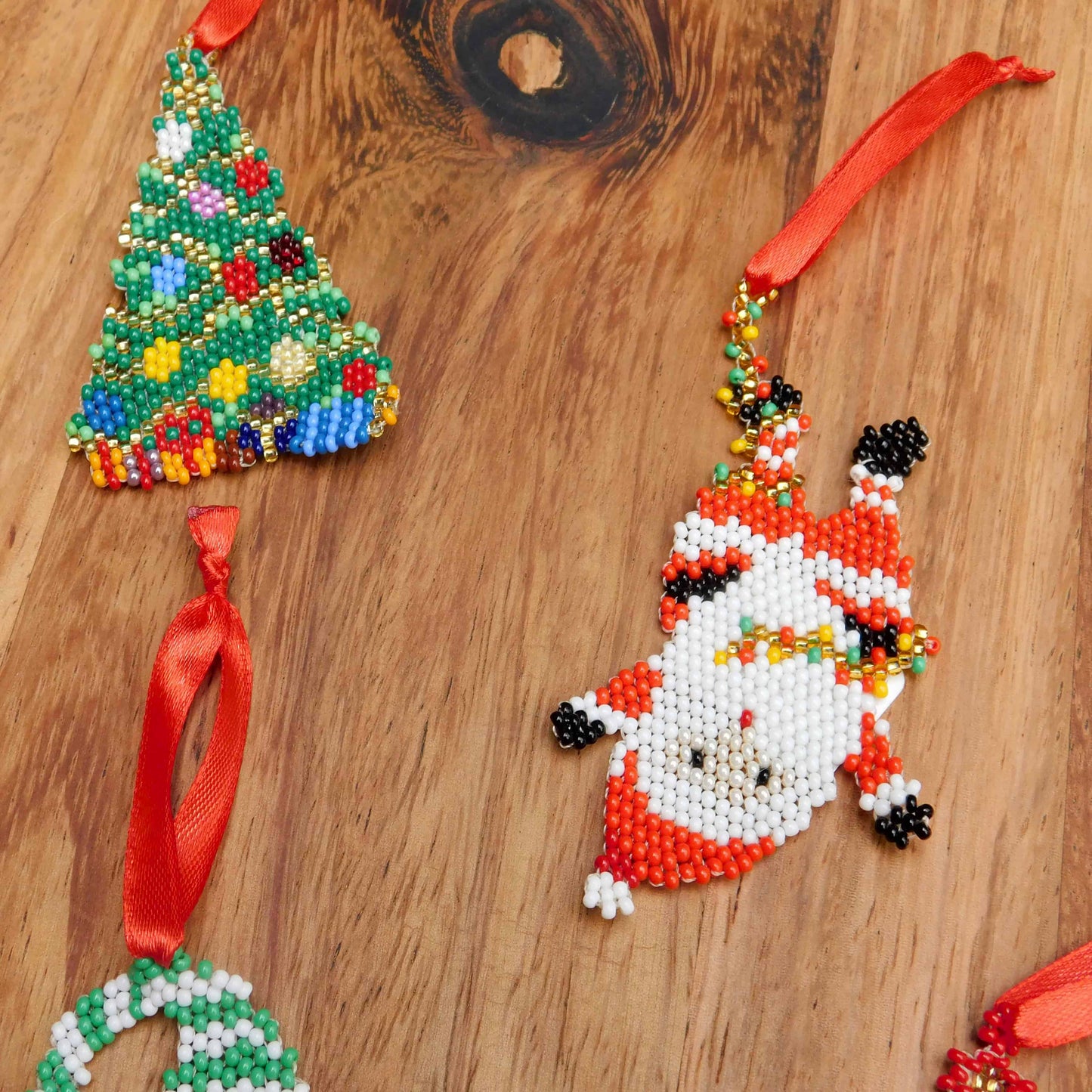 Adornos de mostacilla surtidos