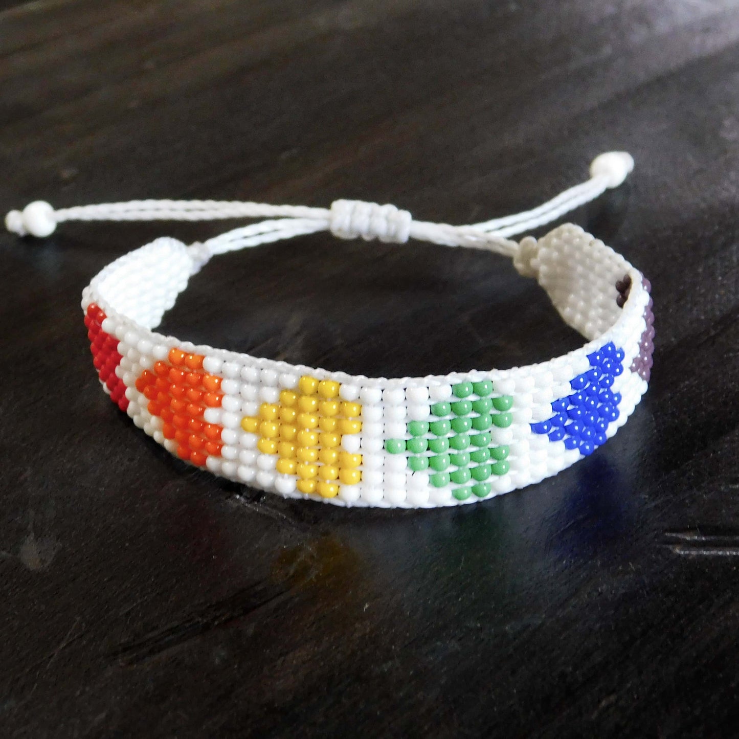 Brazalete corazones arcoíris