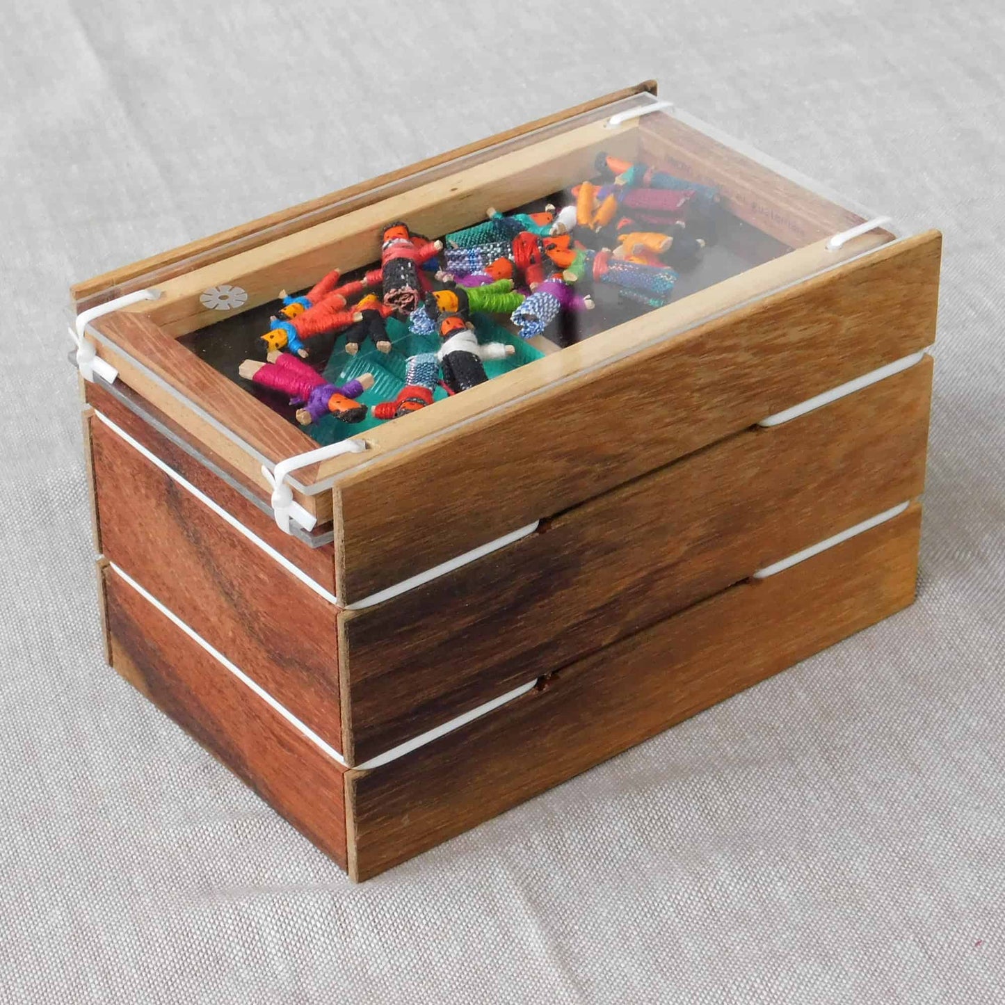 Caja para té con quitapenas