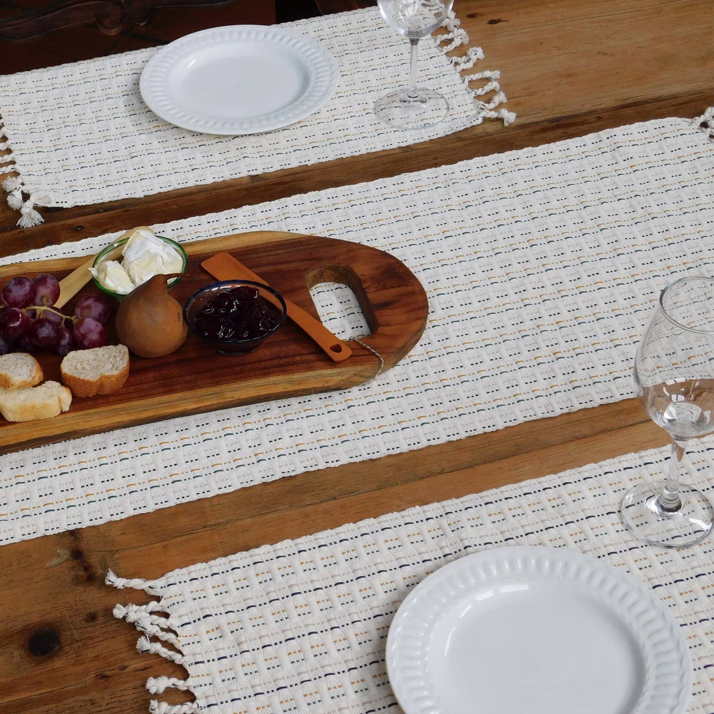 Camino de mesa Panalito - crudo con franjas tricolor