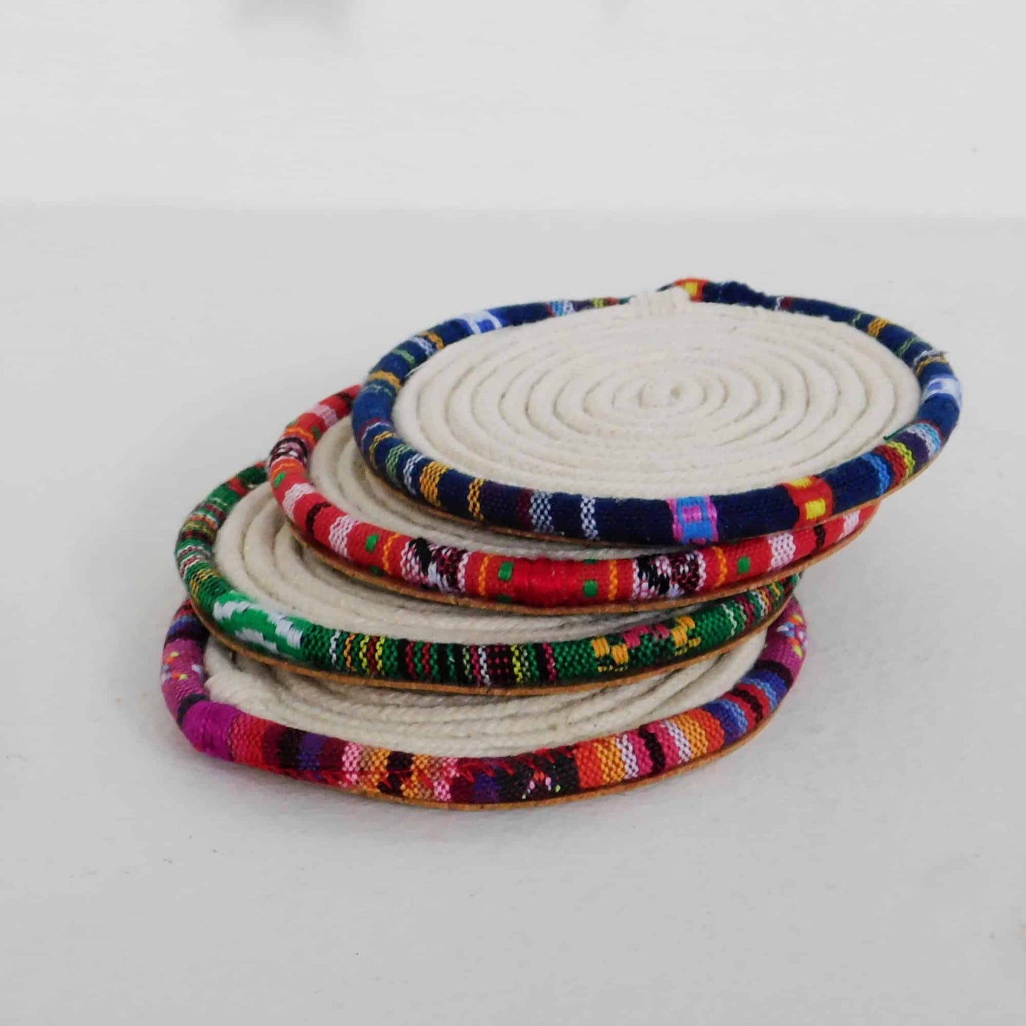 Posavasos con borde típico