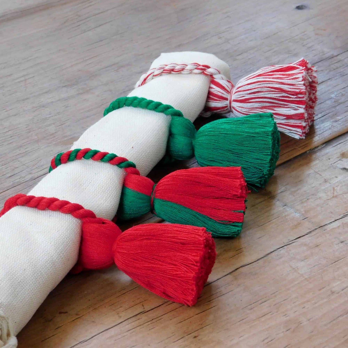 Servilleteros coloridos de borlas