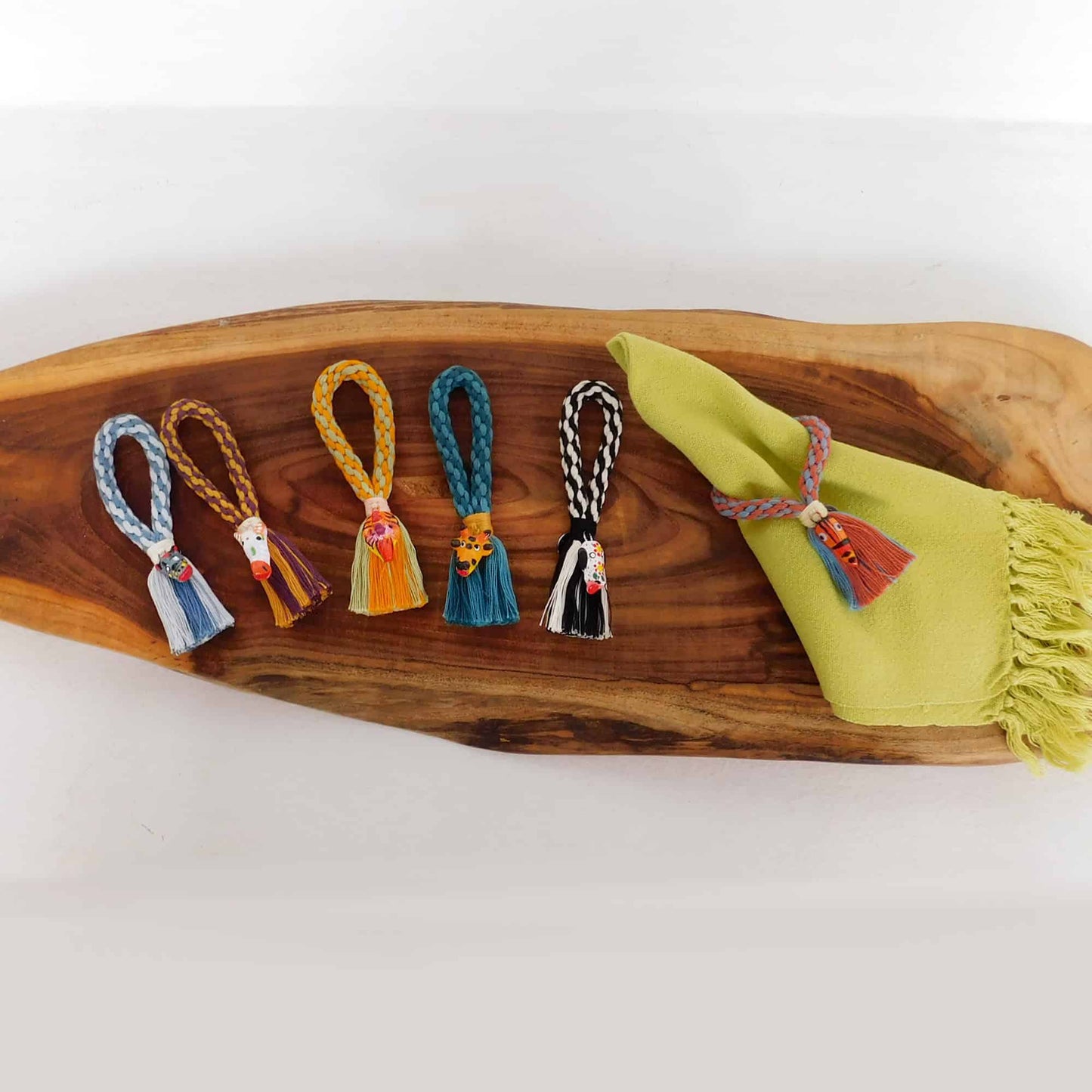 Servilleteros macramé con máscaras - set de 6