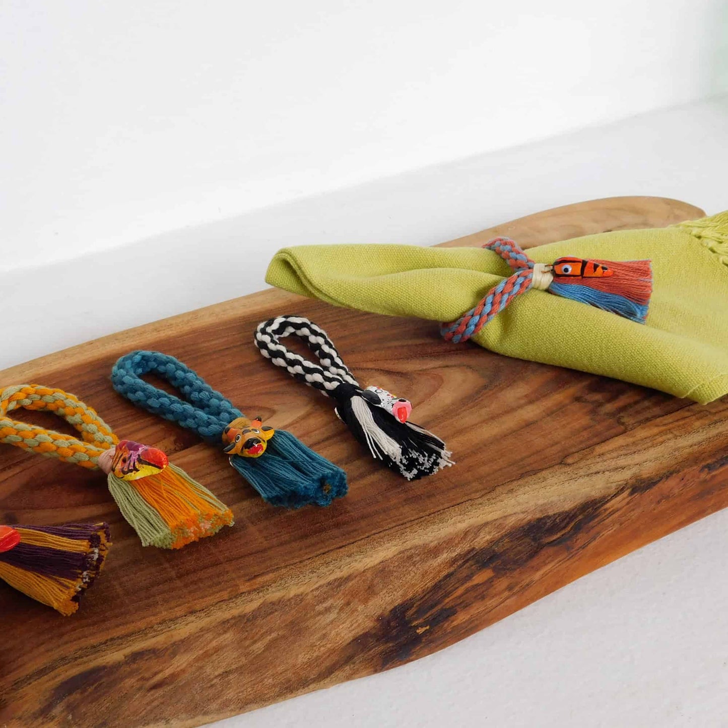 Servilleteros macramé con máscaras - set de 6