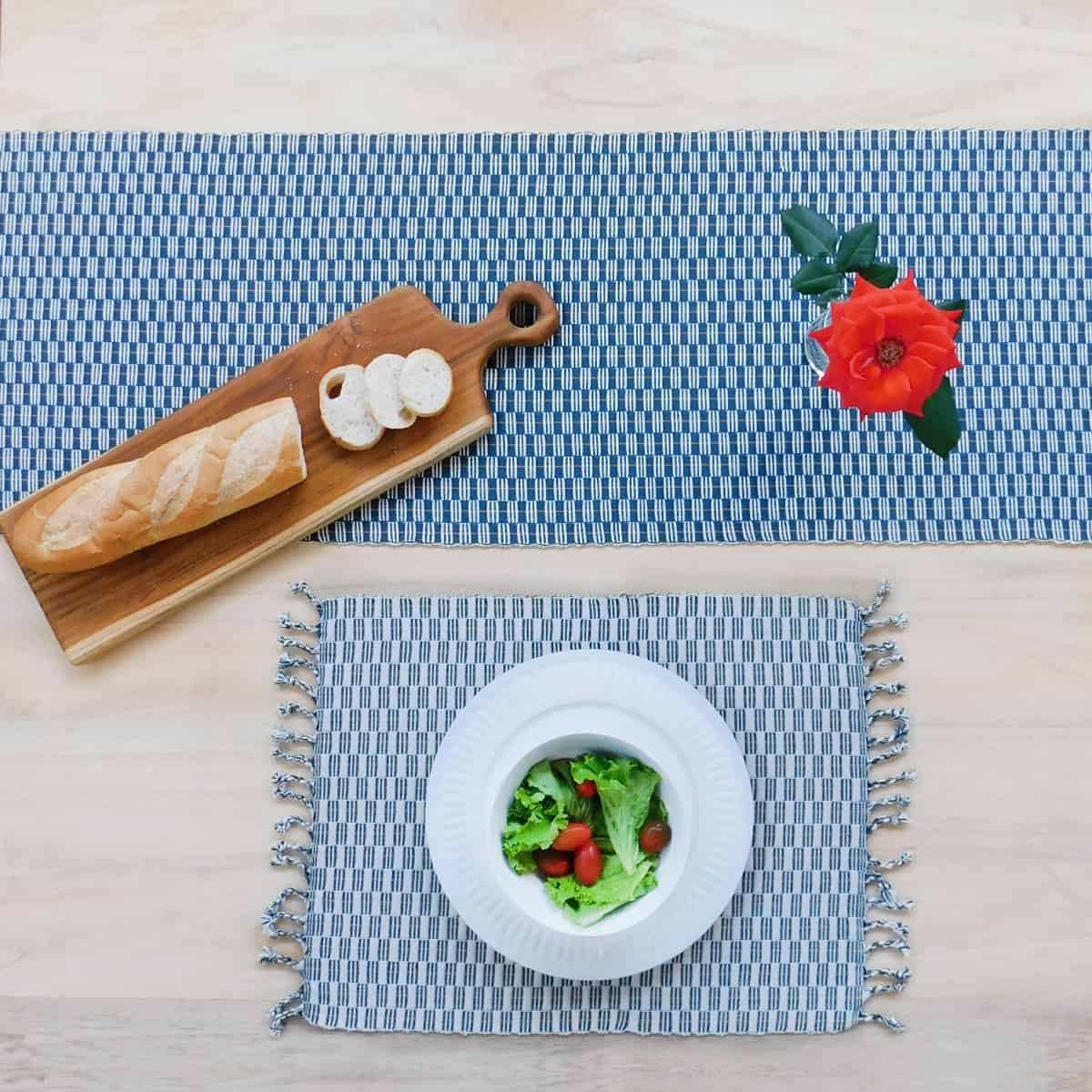 Camino de mesa Panalito - verde sipson / crudo reversible