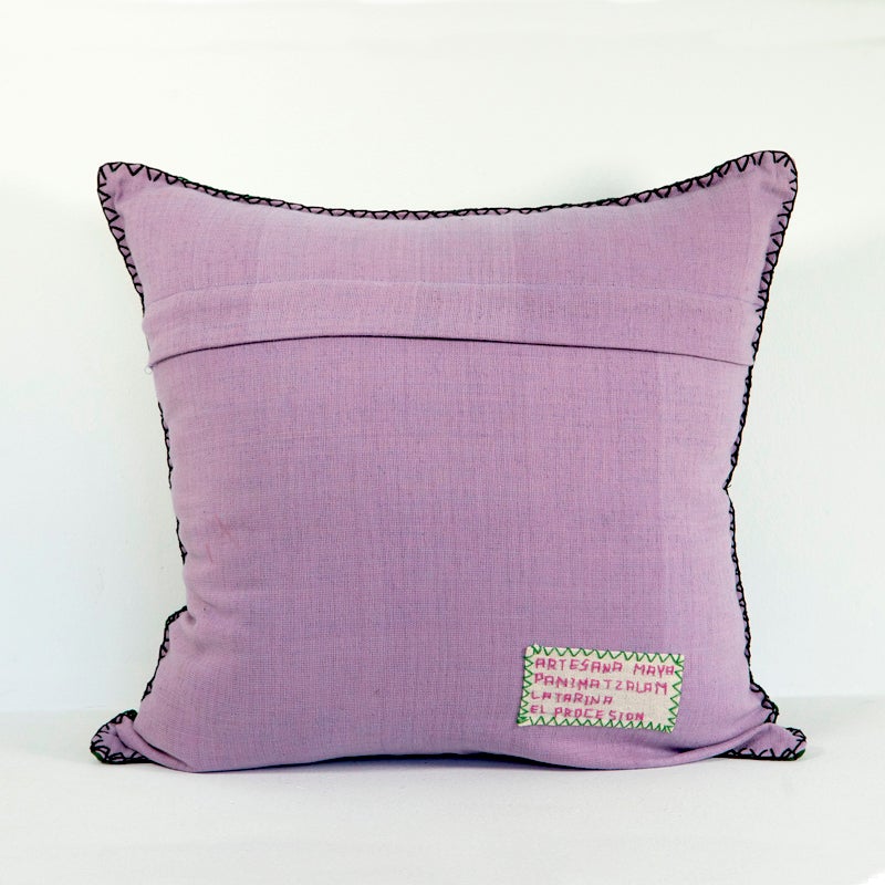 cojín bordado y tejido a mano en guatemala de semana santa