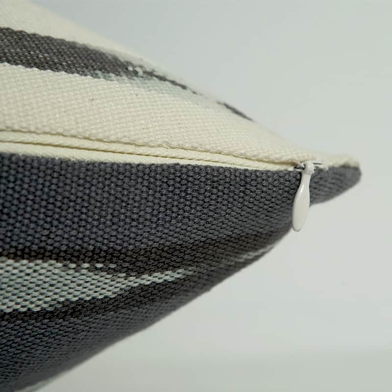 Cojines artesanales decorativos diseño ikat gris