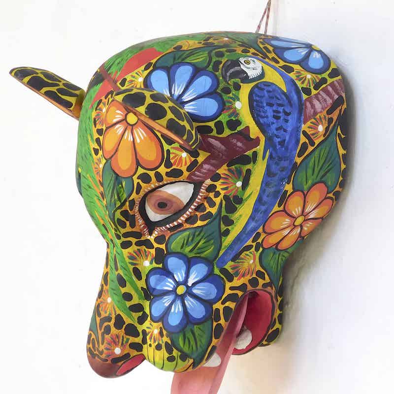 mascara de jaguar artesanal de guatemala
