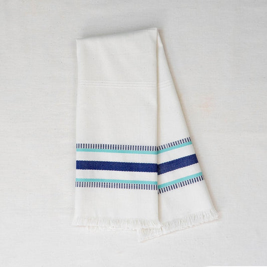 toalla de algodón blanca con franjas bordadas en color azul