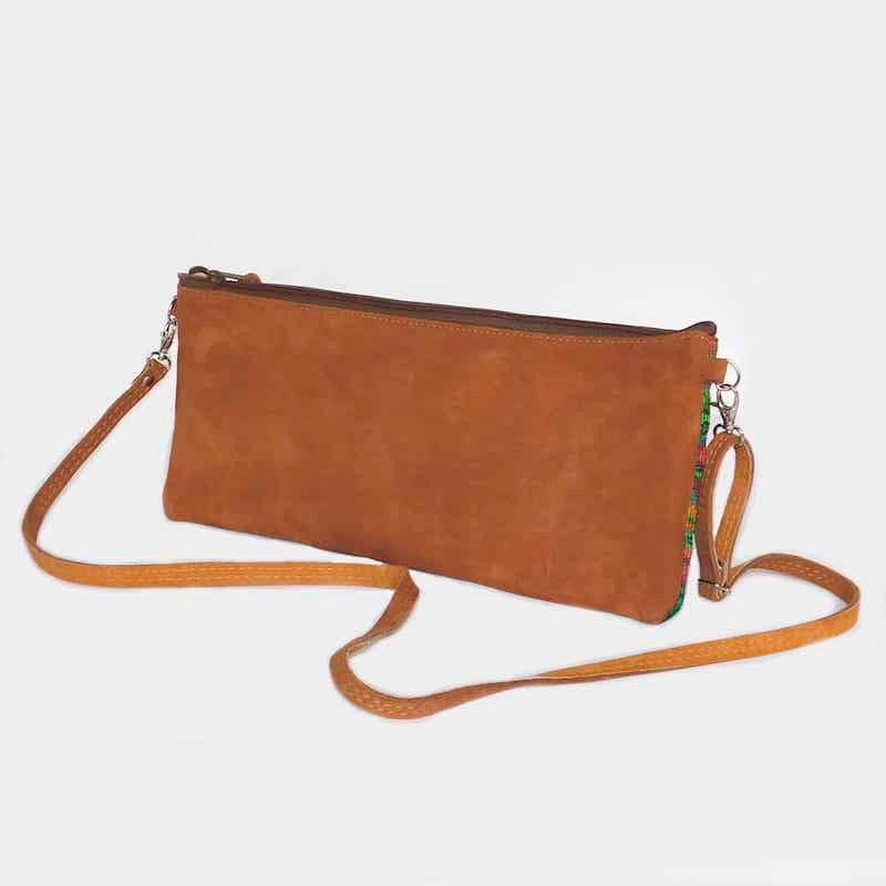 cartera de mano de cuero con correa ajustable