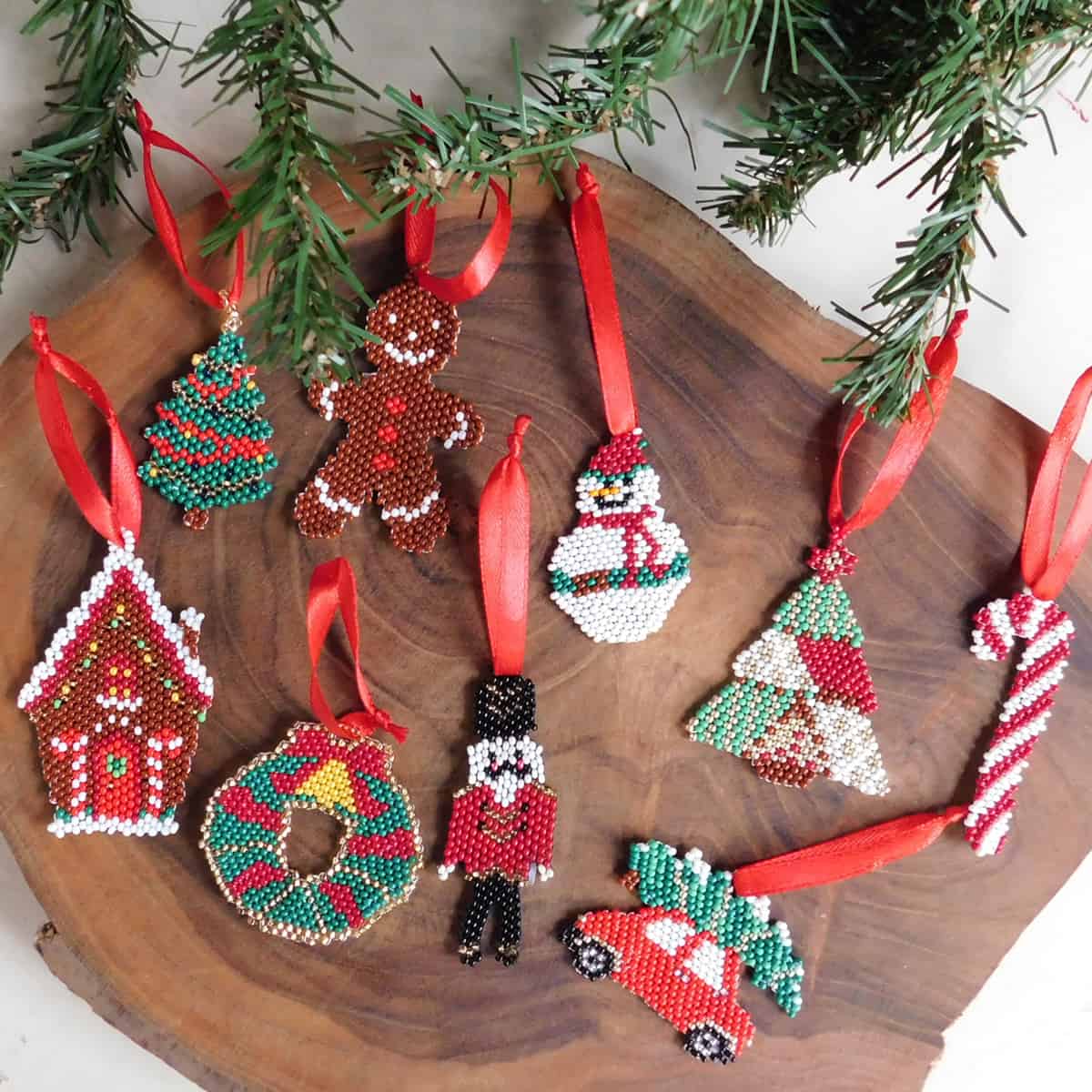 Adornos de mostacilla surtidos