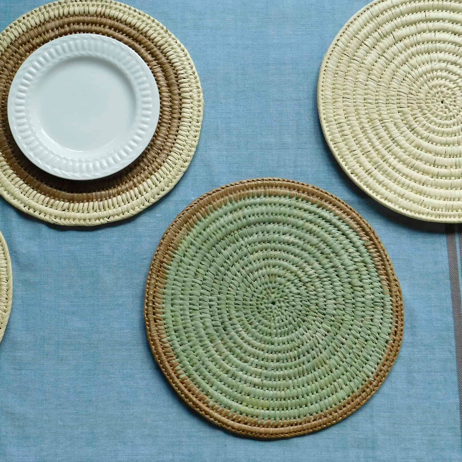 Baja platos de fibras naturales y madera