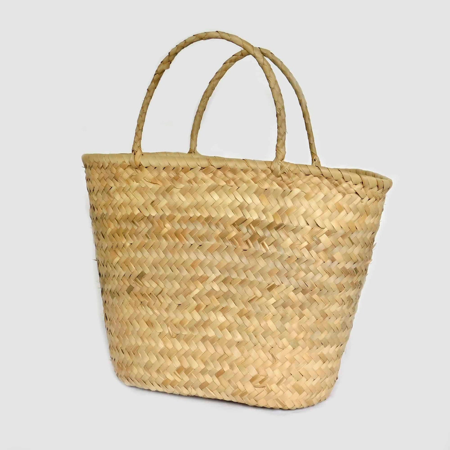 Canasta para la playa de fibra de palma