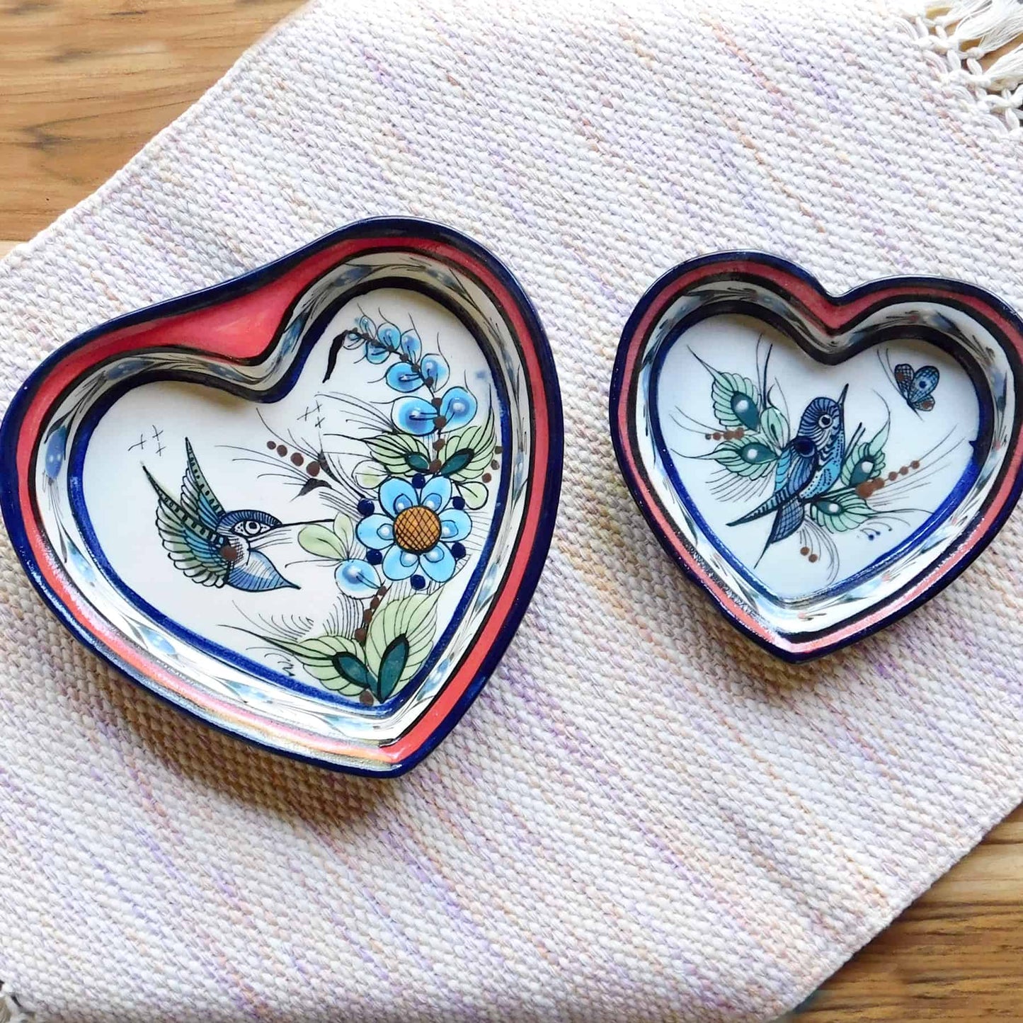 Plato decorativo de cerámica en forma de corazón