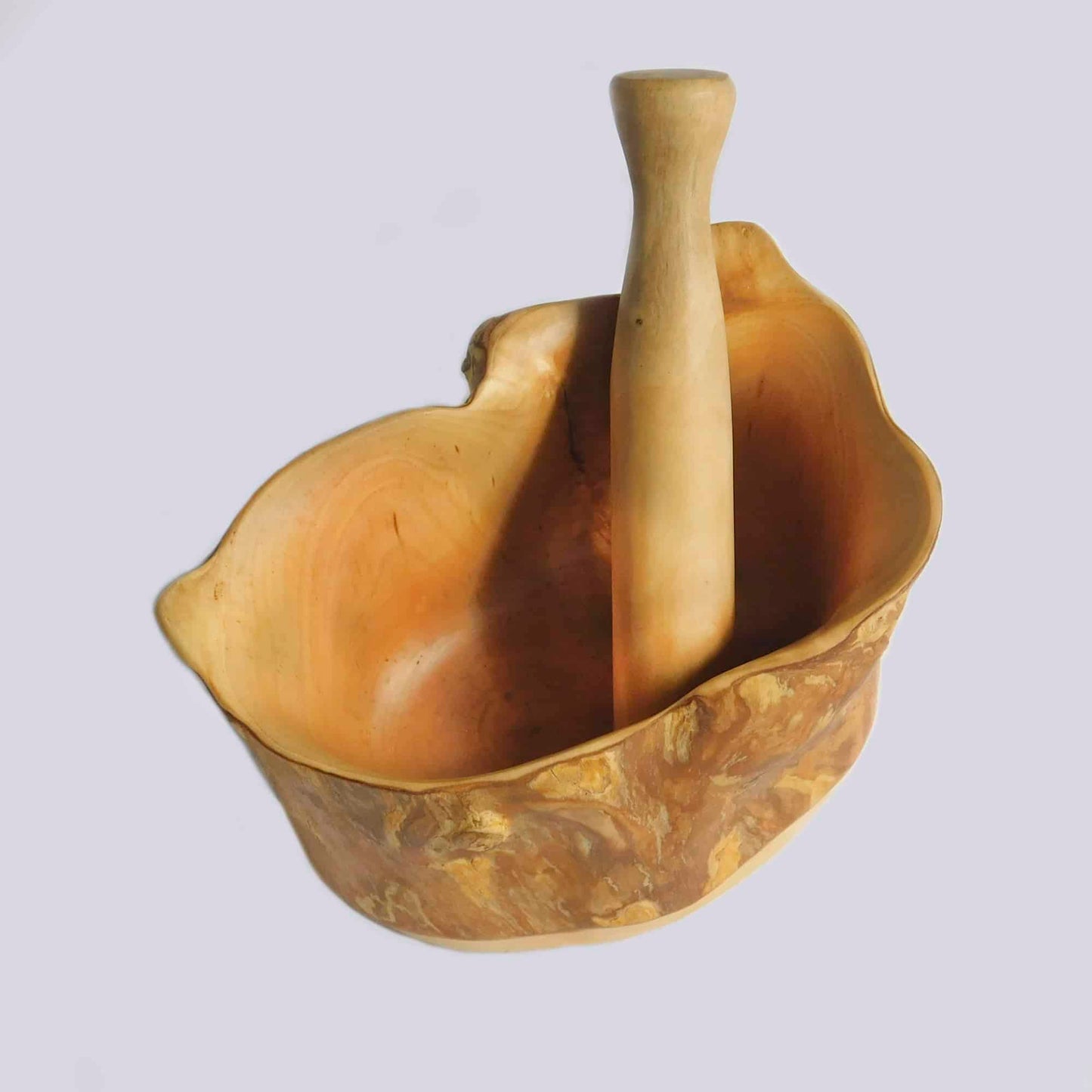 Chirmolera pequeña de raíz de café