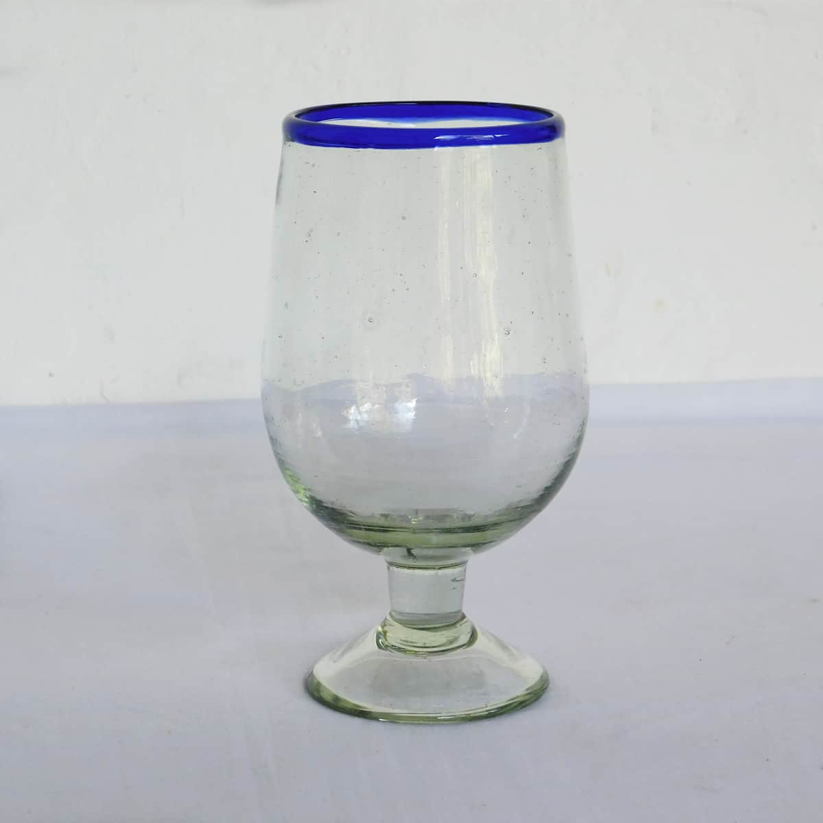 Copa grande con tallo corto