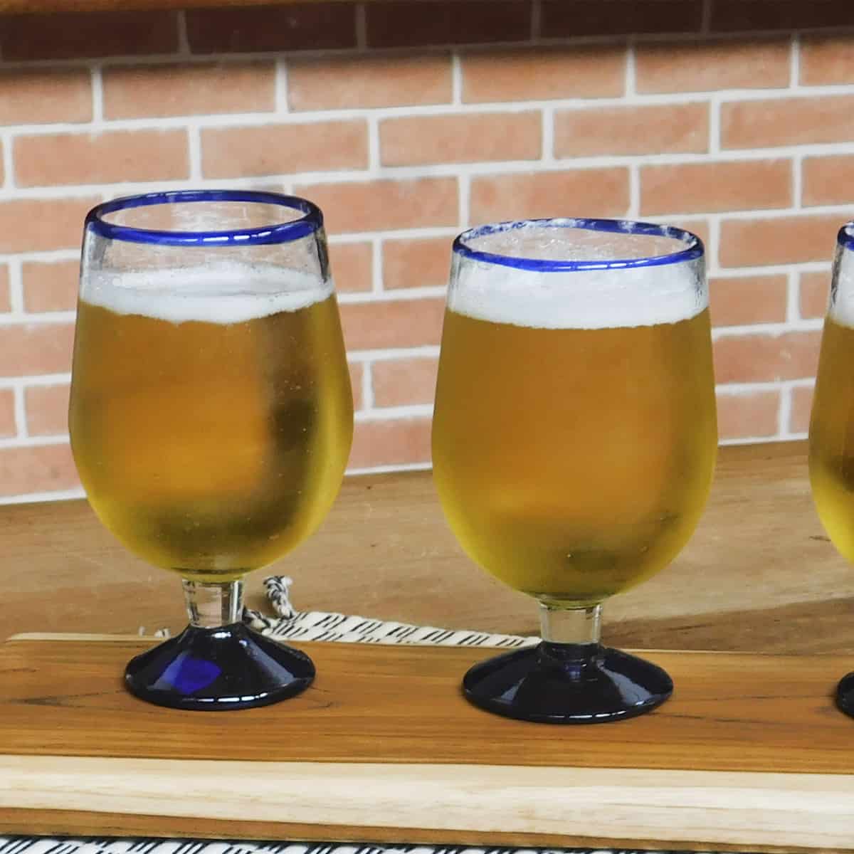 Copa grande con tallo corto