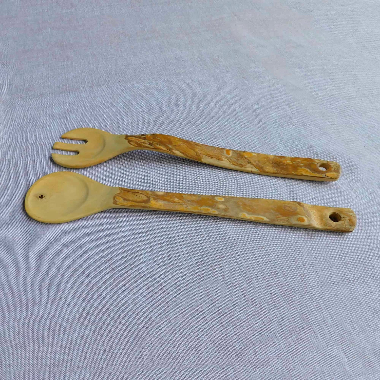 juego de cucharas para ensalada hechas de madera