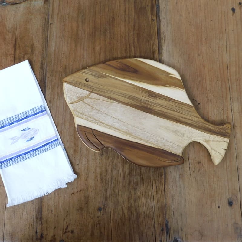 tabla de pescado con toalla de cocina de algodón