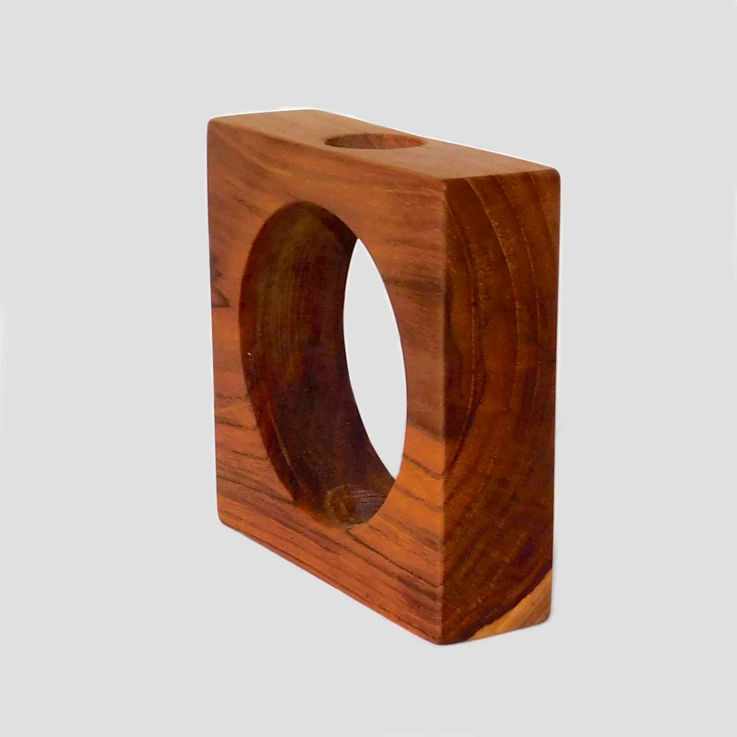 Florero cuadrado con círculo vaciado