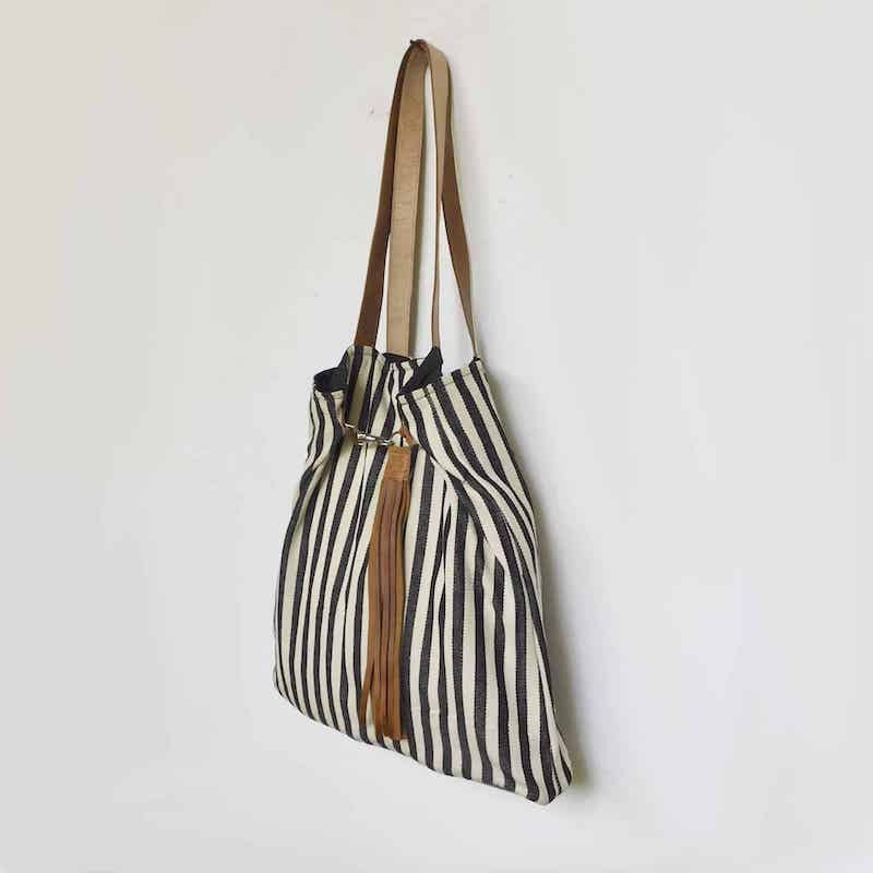 Bolso rayas discount blanco y negro