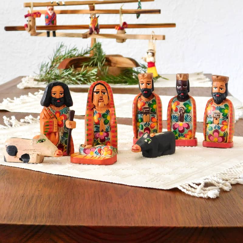 Nacimiento con figuras hincadas variedad