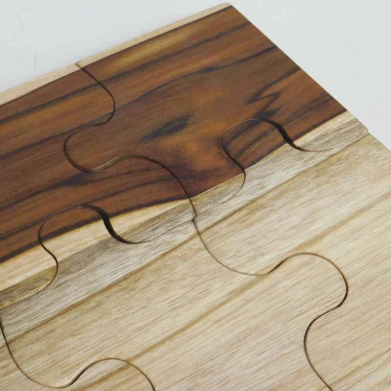 tabla en forma de rompecabezas hecha a mano por artesanos Guatemaltecos