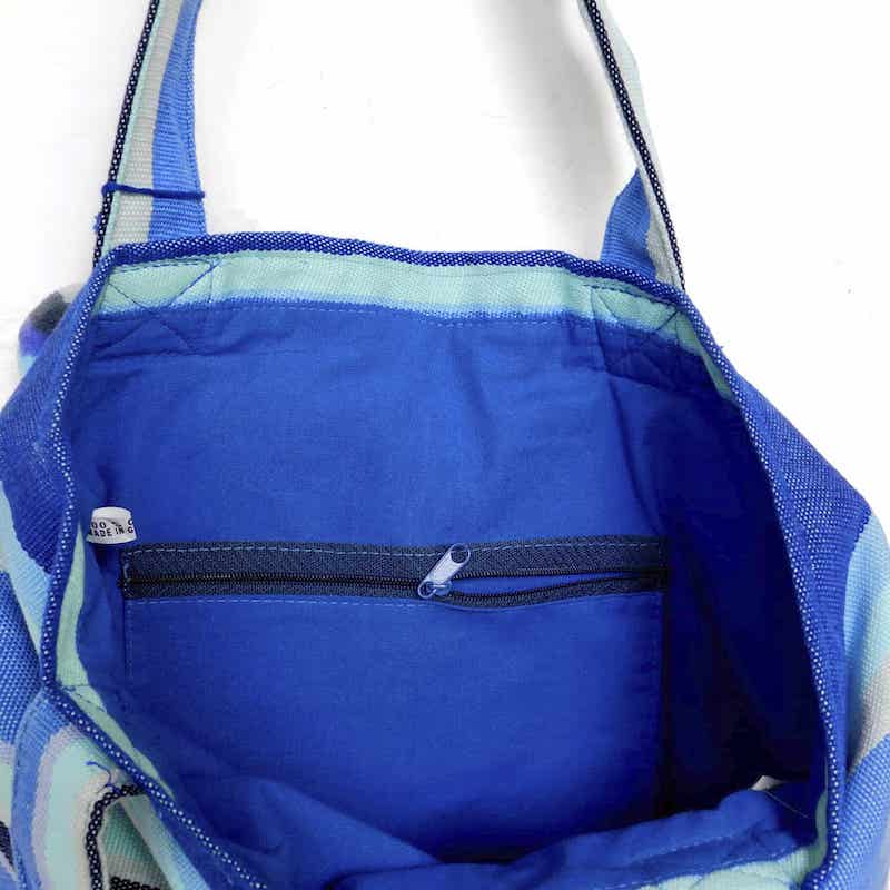 bolso tote de tela con rayas azules con bolsillo interior