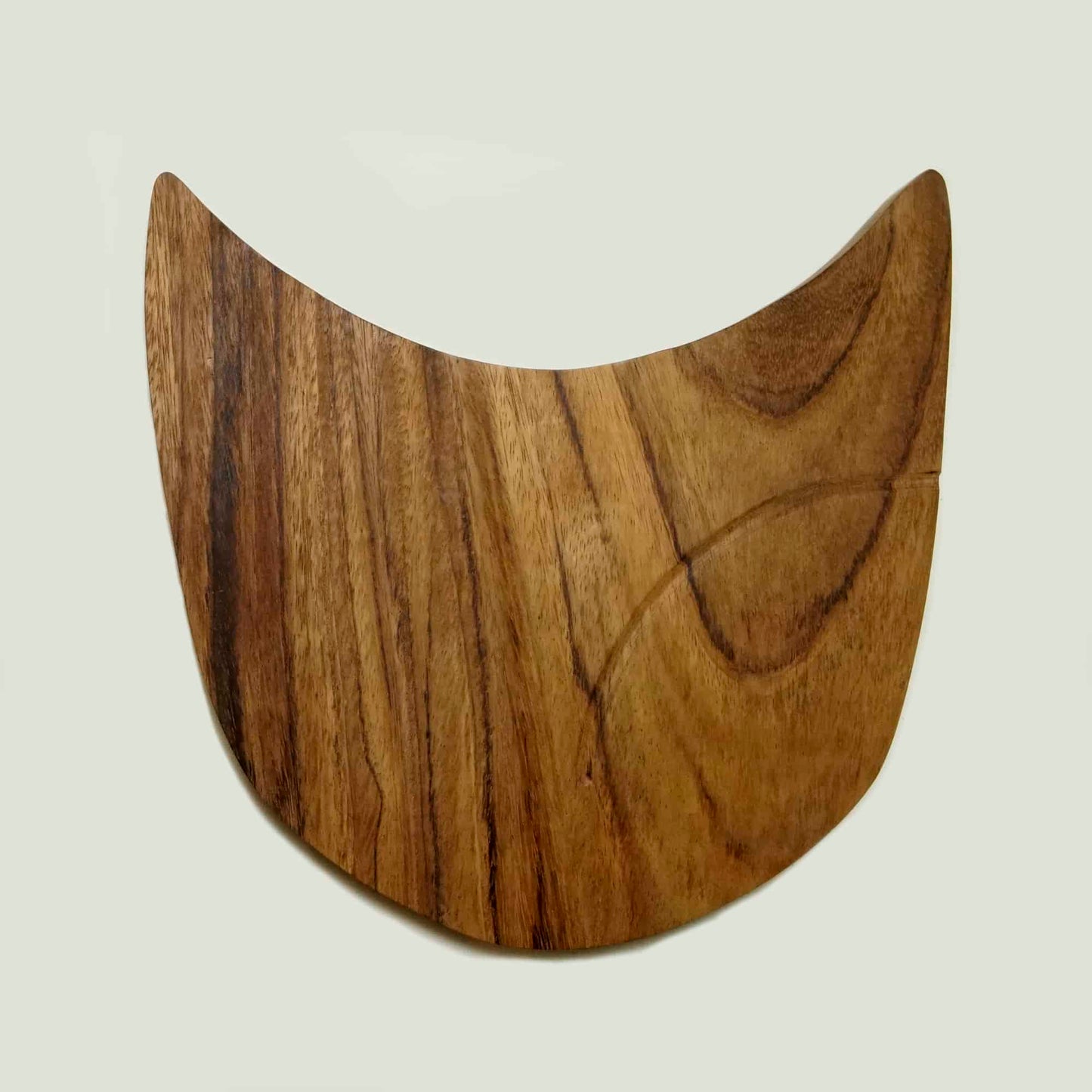tabla de madera conacaste hecha a mano por artesanos guatemaltecos