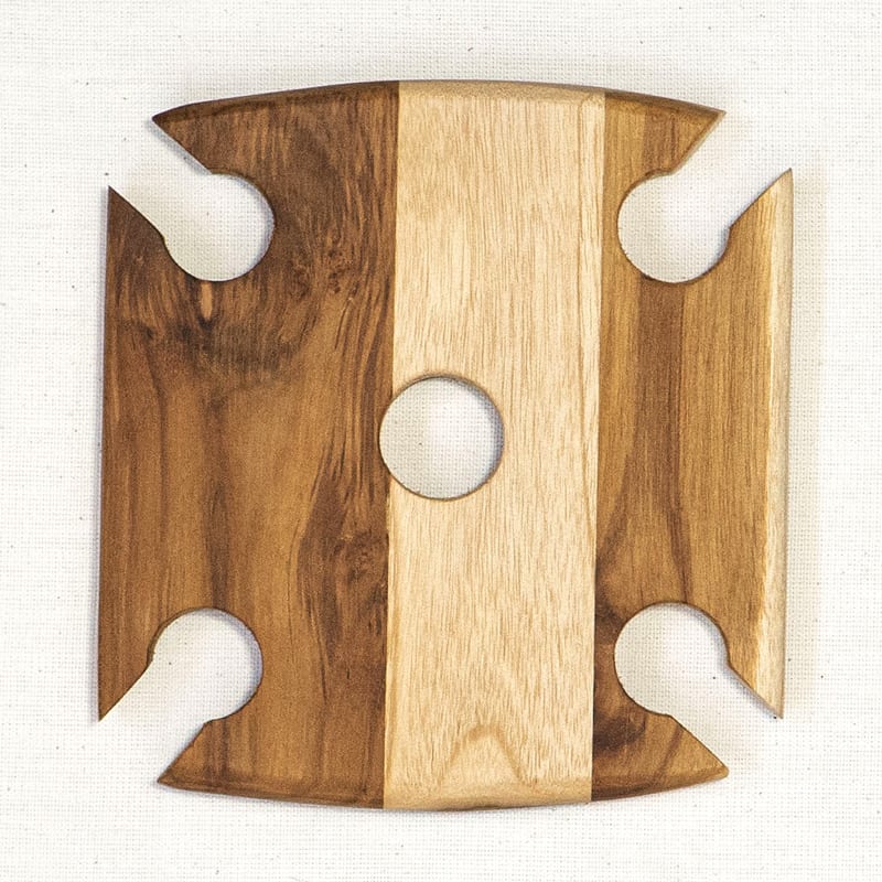 tabla portavino y copas hecho de madera teca en Guatemala