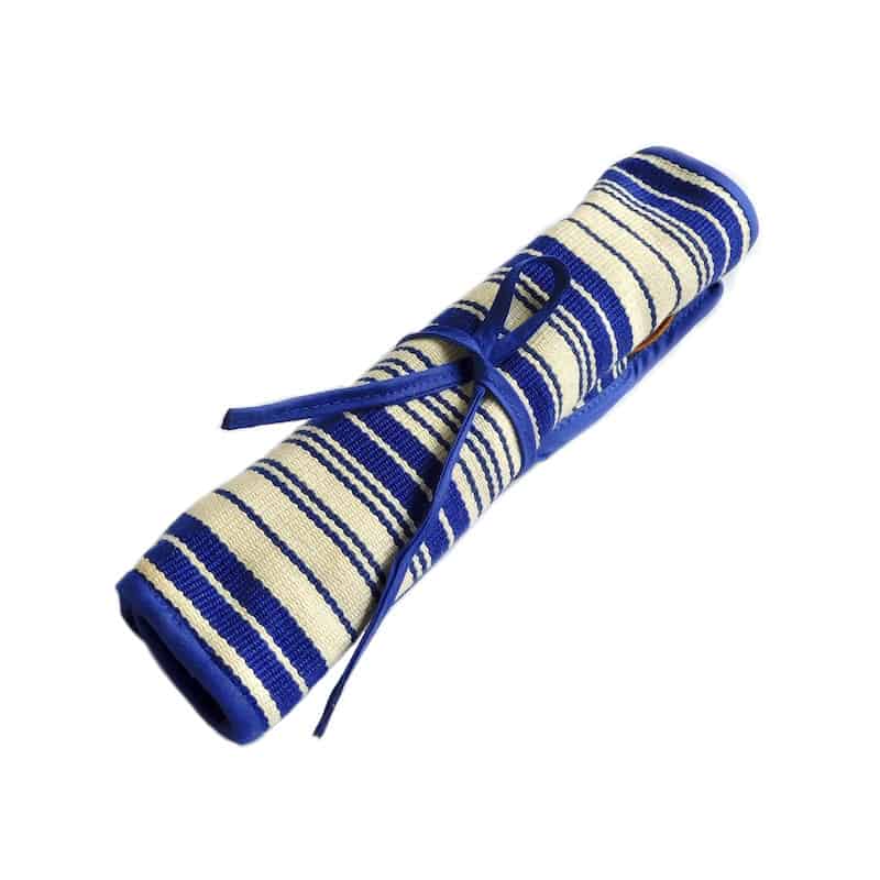 estuche de tela para cubiertos enrollado