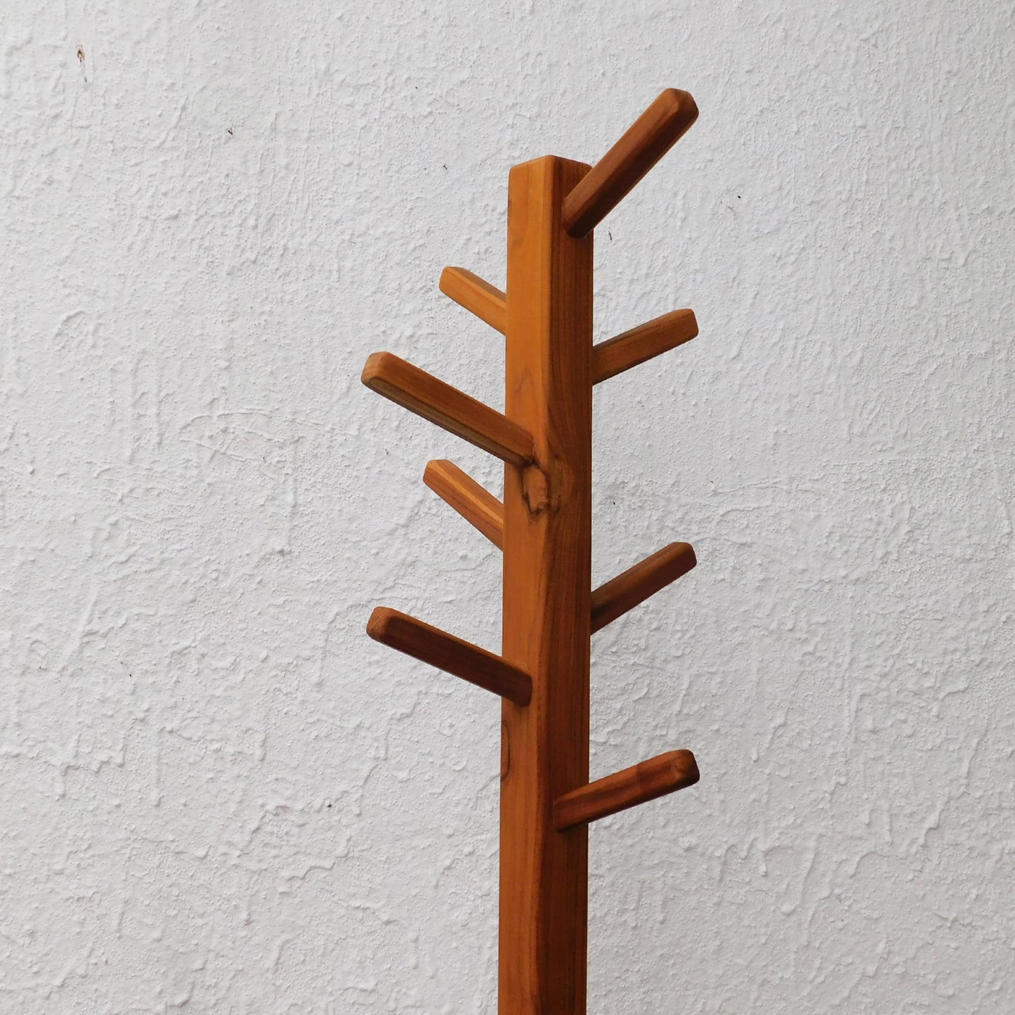 Perchero pedestal con 8 bolillos
