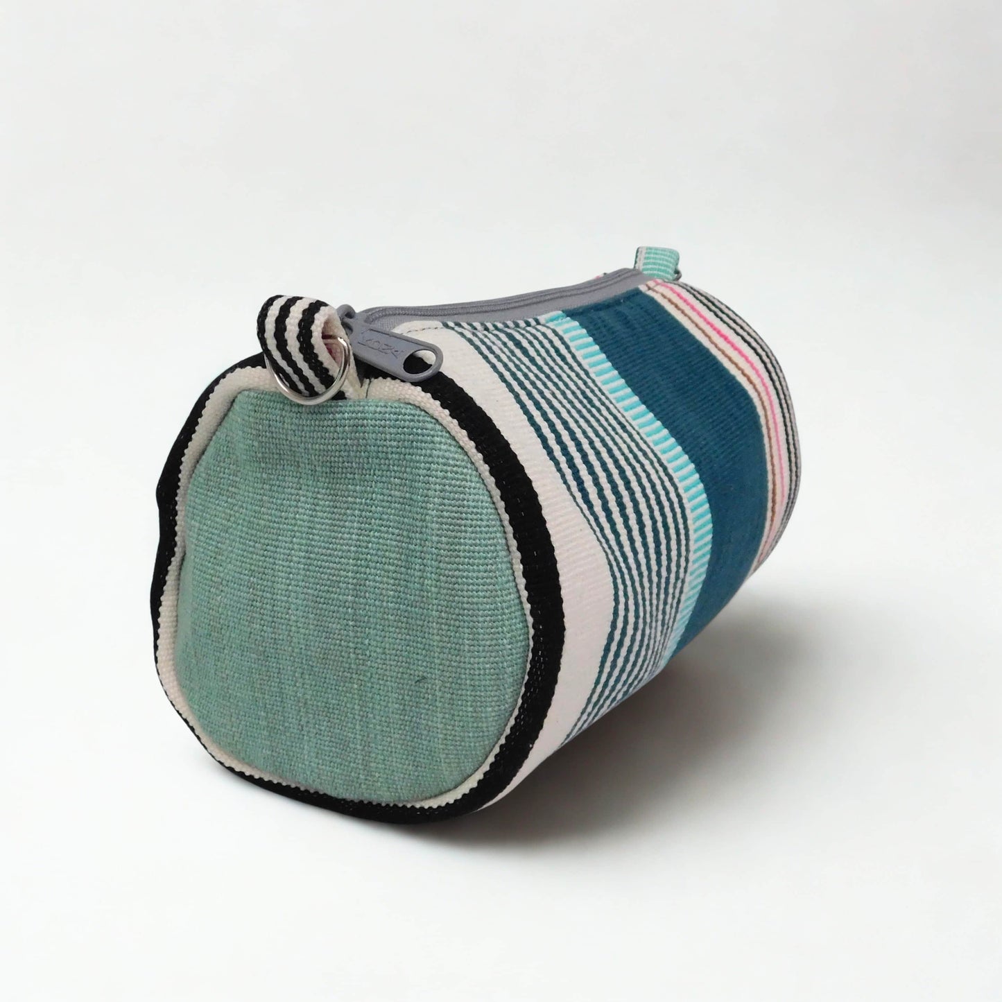 Bolso cilindro tonos verdes - Colección Raíces a rayas