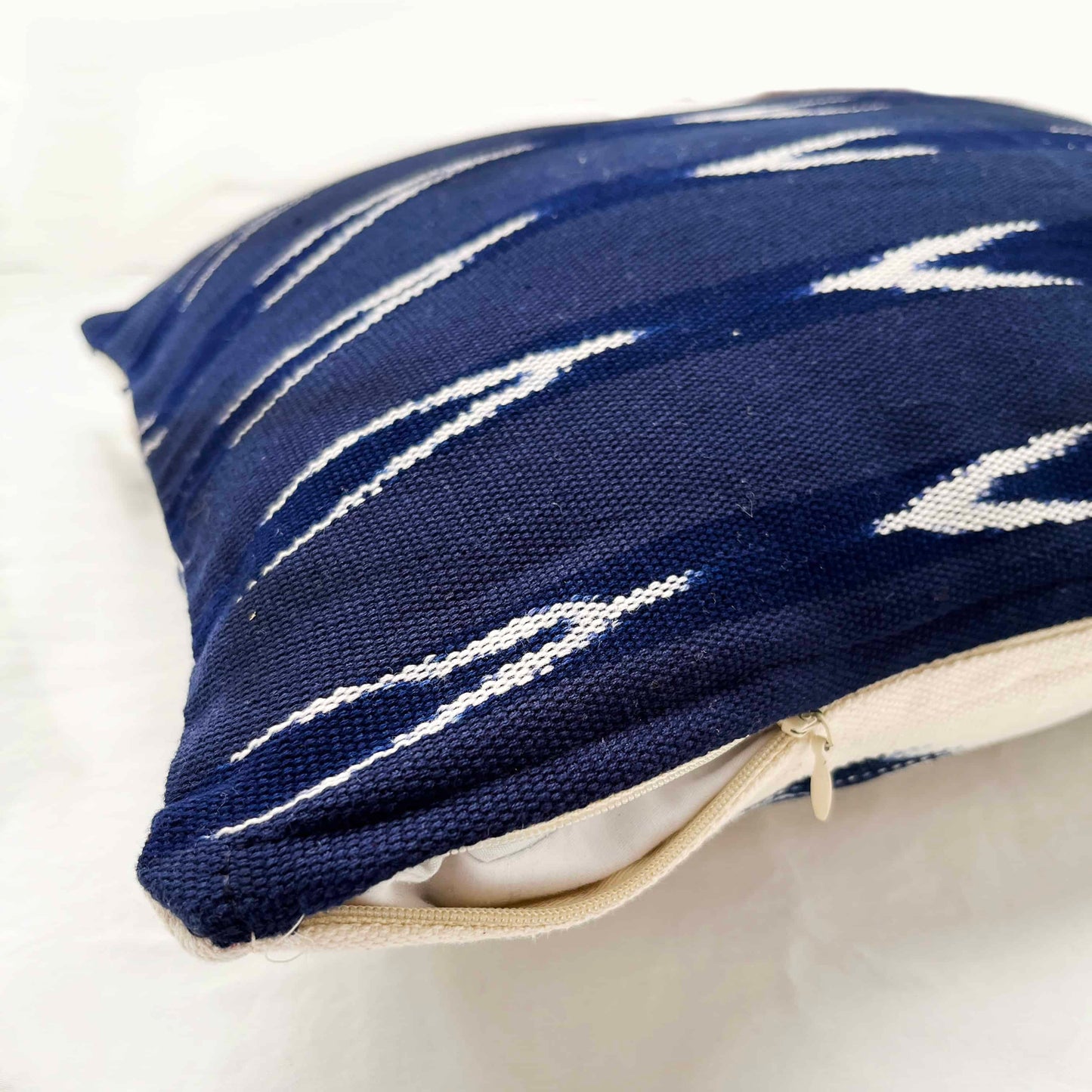 Funda para cojín lumbares azul estilo ikat