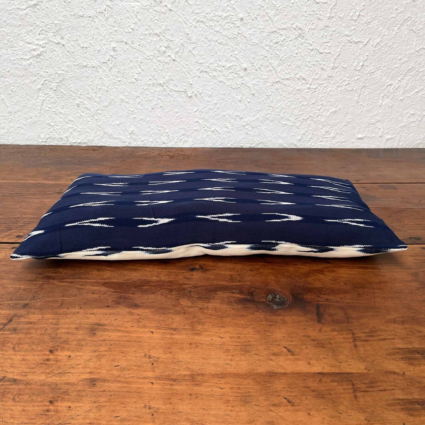 Funda para cojín largo - diseño jaspe índigo