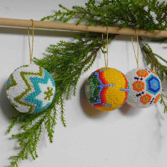 Adorno esfera de mostacilla