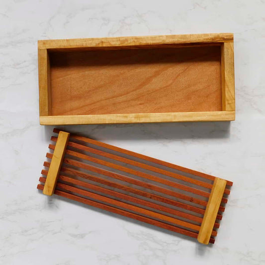 bandeja para cortar pan hecha de madera por artesanos guatemaltecos