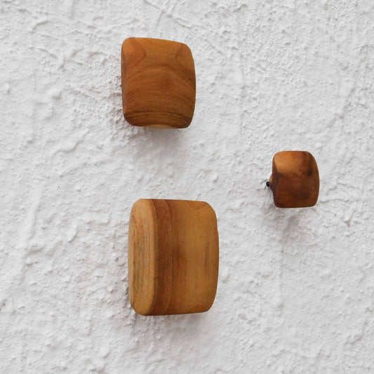 Botón colgador de madera teca - set de 3