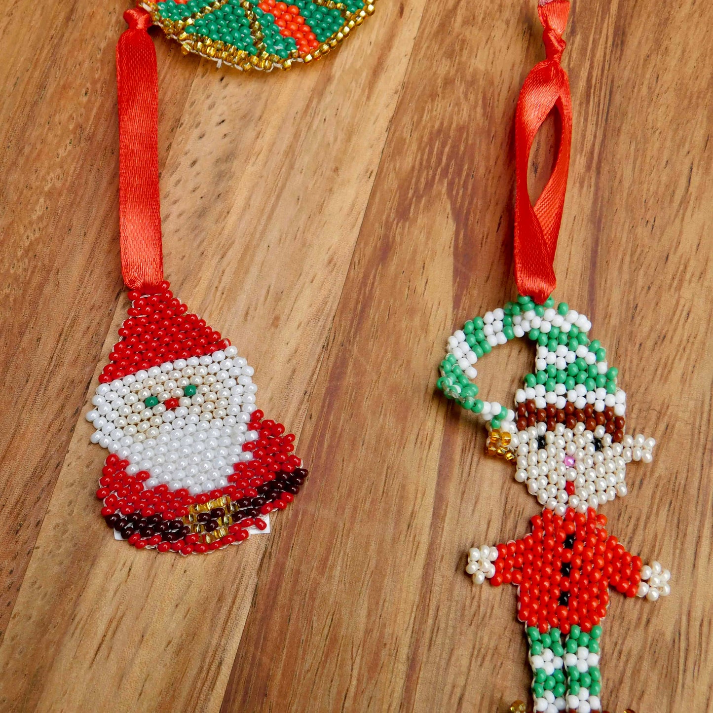 Adornos de mostacilla surtidos