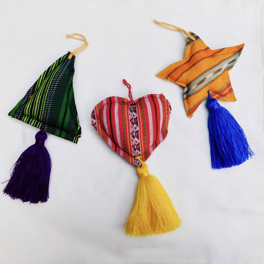 Adornos típicos con borla