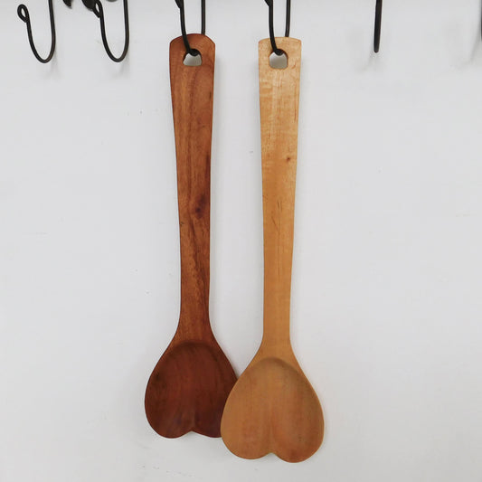 Cuchara cedro con forma de corazón