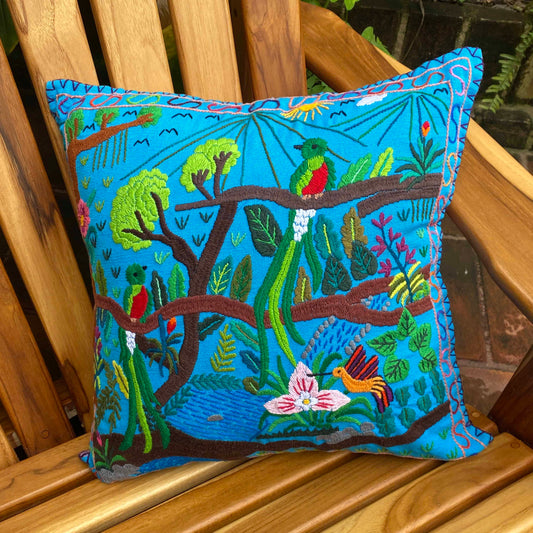 Cojín bordado de Quetzal