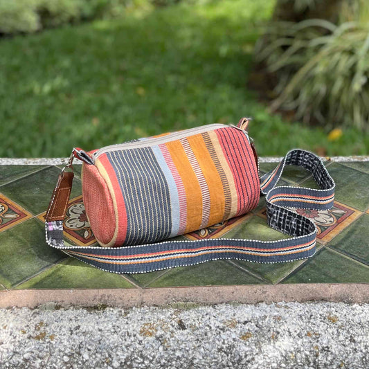Bolso cilindro tonos calidos - Colección Raíces a rayas